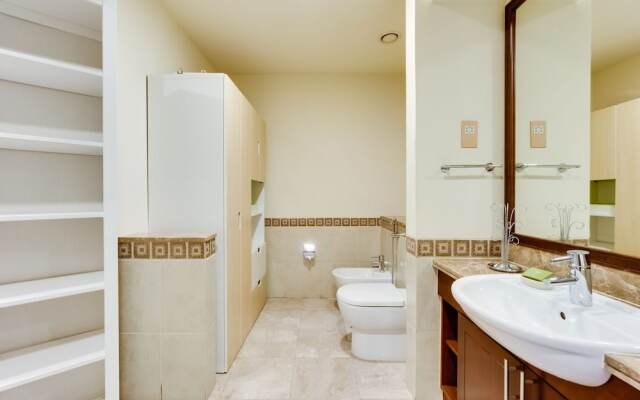 Fairmont North Luxury 2 BR Apt Palm