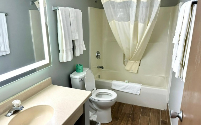 AmericInn & Suites By Wyndham Baraboo Event Center