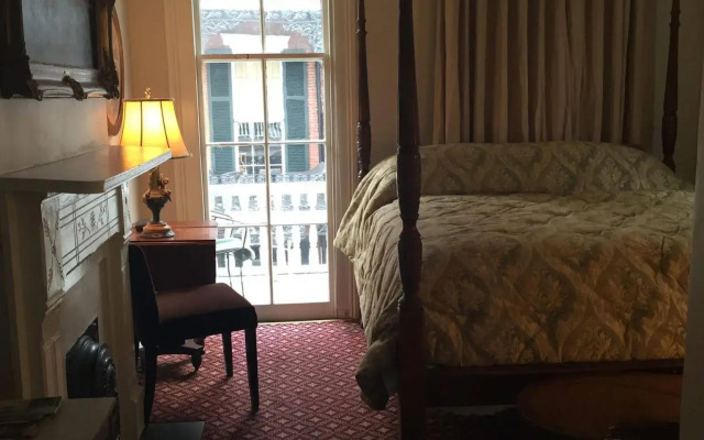 Nine O Five Royal Hotel