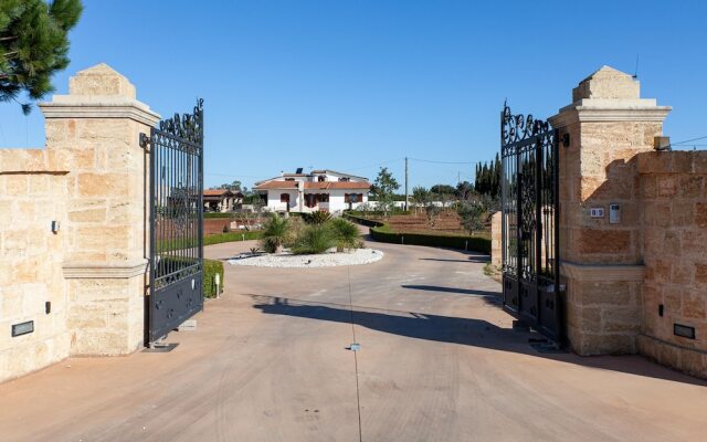Tenuta San Cassiano with garden and pool