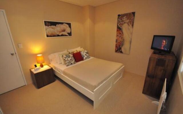 Glebe Self-Contained Modern One-Bedroom Apartment (47ROS)