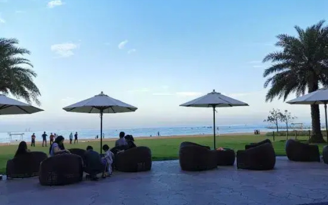 Rococo Rainforest Beachfront Scenic Apartment (Sankuai Stone Bailing Beach)