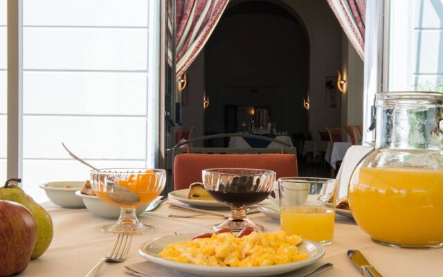 PHI Hotel Astoria