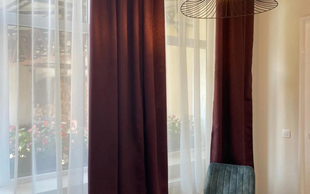 Theater Guesthouse with Parking