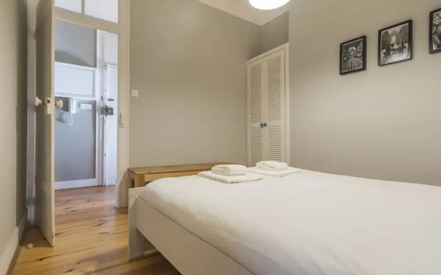 Trendy & Lightful Apartment