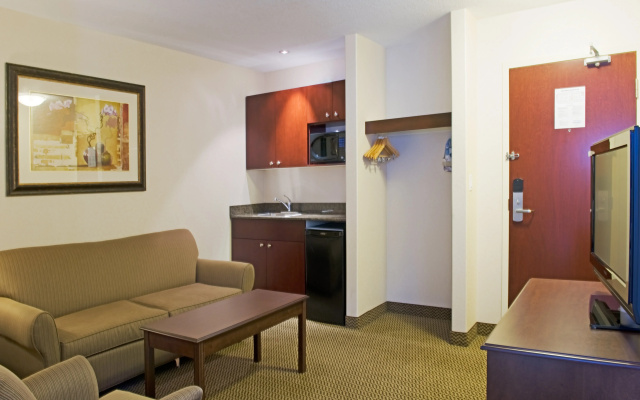 Holiday Inn Express & Suites Slave Lake by IHG