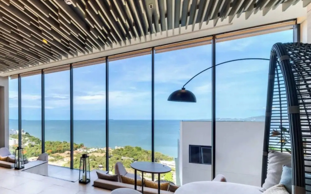 35th Floor Sea View Beauty