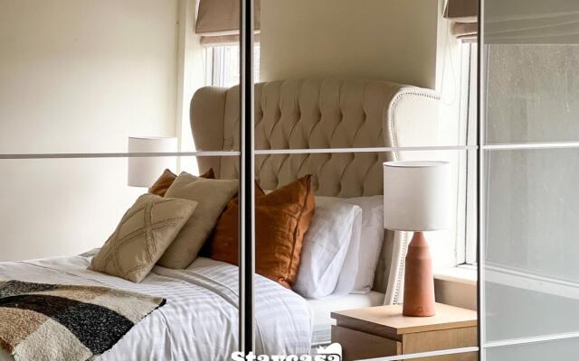 Beautiful Stylish Family Home - Free Parking