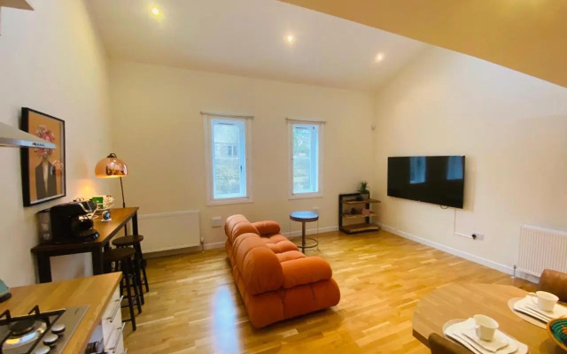2 Bed 2 bath with Private Parking
