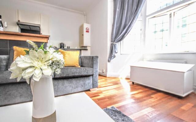 Cosy 2 Bedroom Apartment - Flat 3 Queens Square Brighton