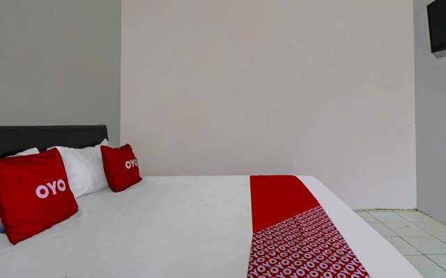 OYO 90809 Homestay Black Pink Merah Jambu Syariah
