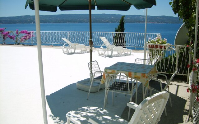 Apartment Ivan - with parking : A2 bungalov Omis, Riviera Omis