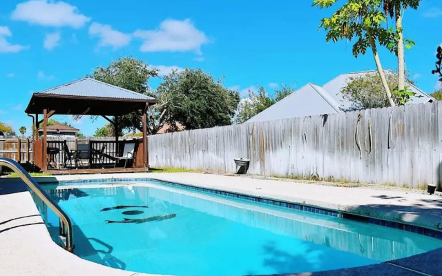 Beautiful House With Pool