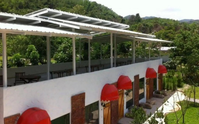 Monoko Porploen Resort Suanphung