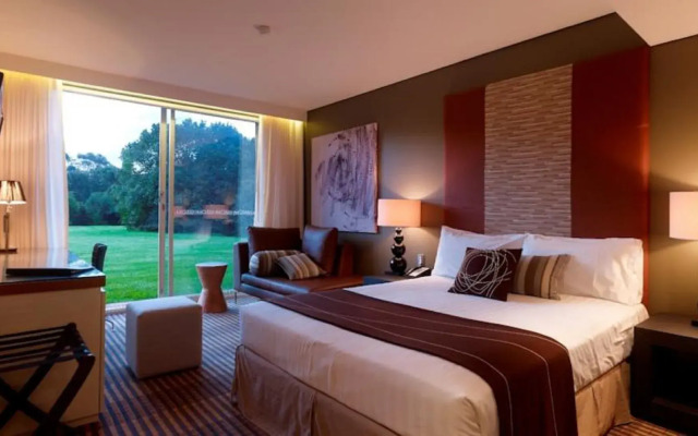 Lakeside Hotel and Conference Centre