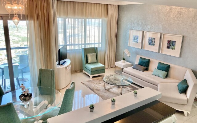 SuperHost - High-rise Chic Apt With Incredible Skyline Views