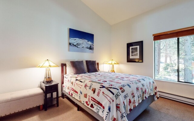 Escape to The Summit - Pool & HT Next Door