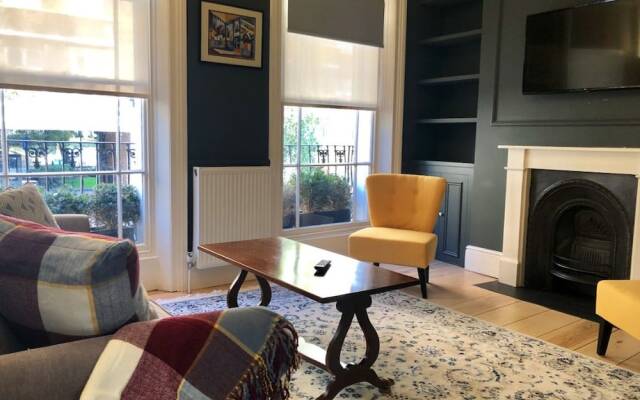 3 Beds Town House near Kings Cross by City Stay London