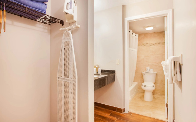 OYO Waterfront Hotel - Cape Coral/Fort Myers, FL