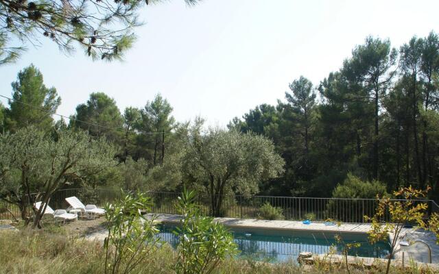 Cozy holiday home in Saint-Antonin-du-Var with large pool
