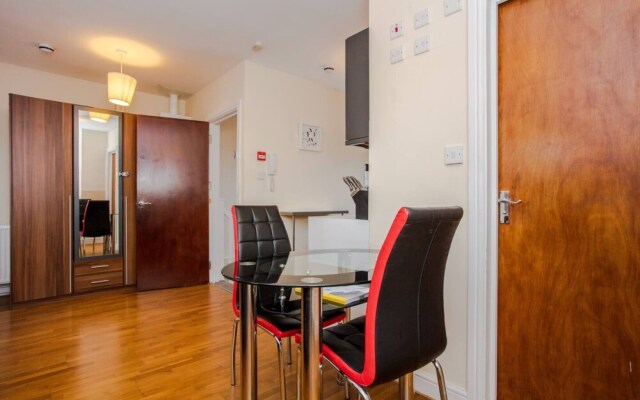 Top Floor Studio Next to Clapham Junction Station