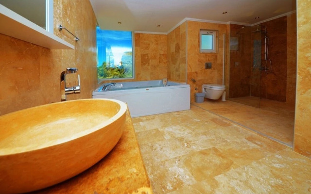 Villa Montana by Akdenizvillam