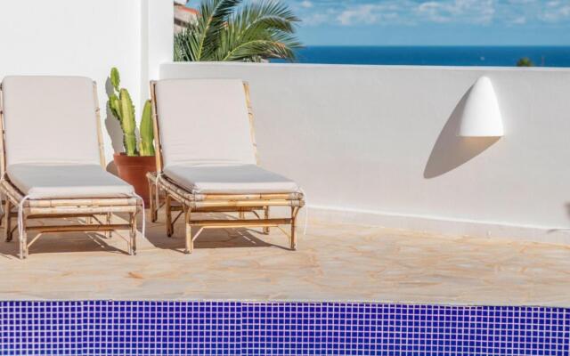 Scenic holiday home in Comunidad Valenciana with pool