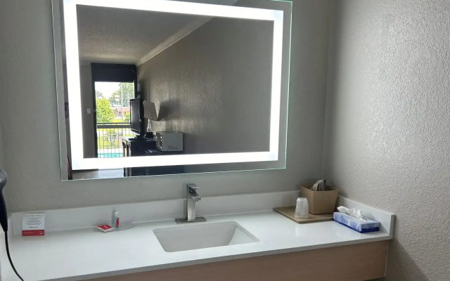 Days Inn by Wyndham Hinesville Near Fort Stewart
