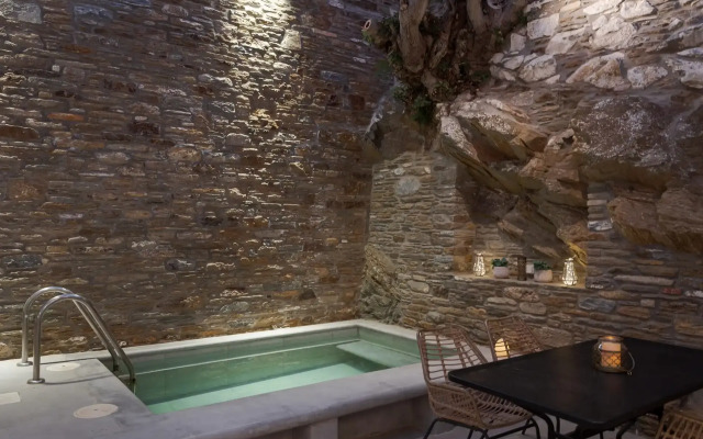 Porto Sereno Andros Suites