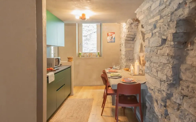 Rebecca Suite Nearby Urio s Castle