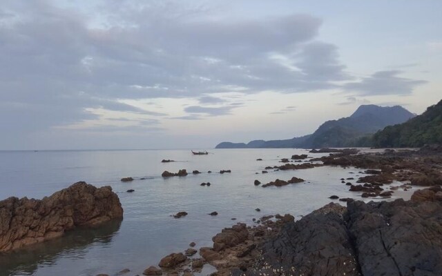 Koh Jum Cliff Beach Resort