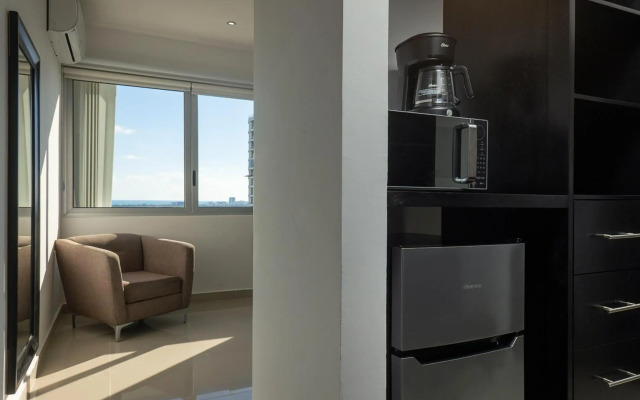 Suites Malecon Cancun