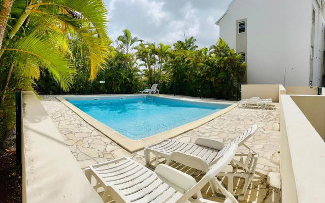 Appartement vue mer, piscine, dans quartier prisé de Gosier