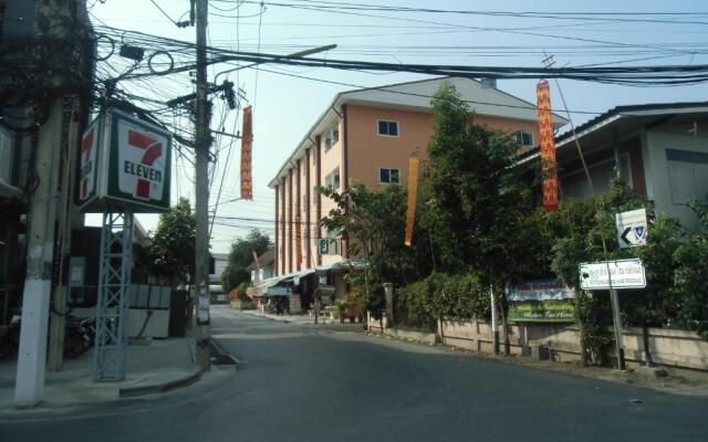 Chanaporn Place