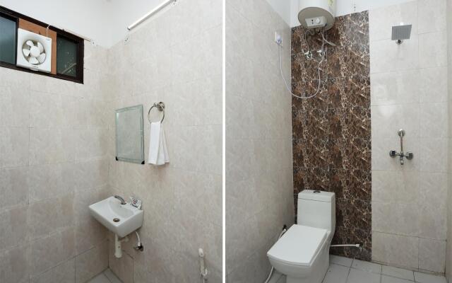 OYO Flagship 15751 Main Wazirabad Road