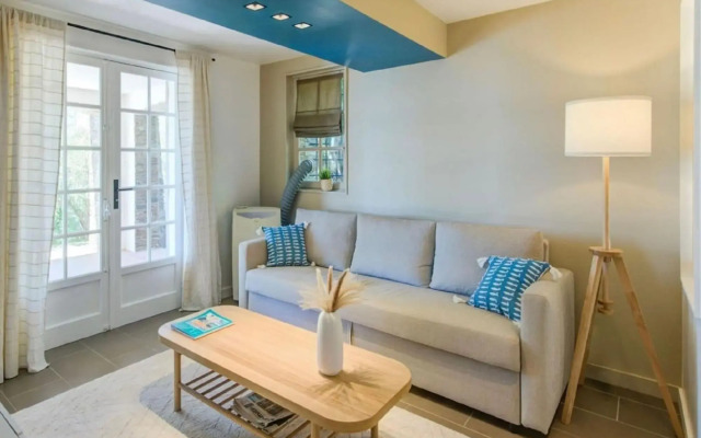 Villa in Cavalaire With Sea View & Pool