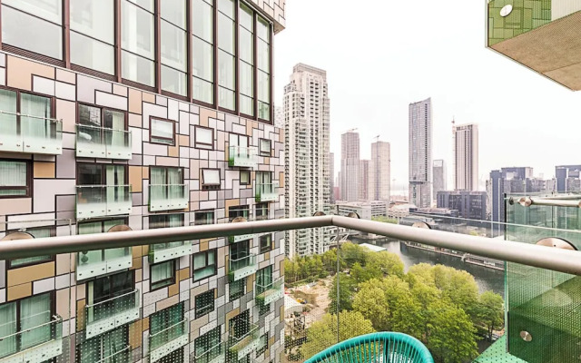 Chic Studio With Skyline Views