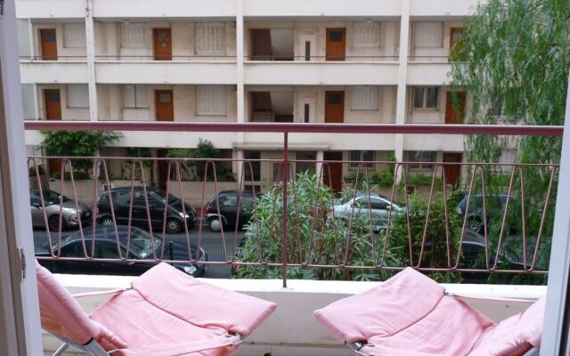 Apartment 82