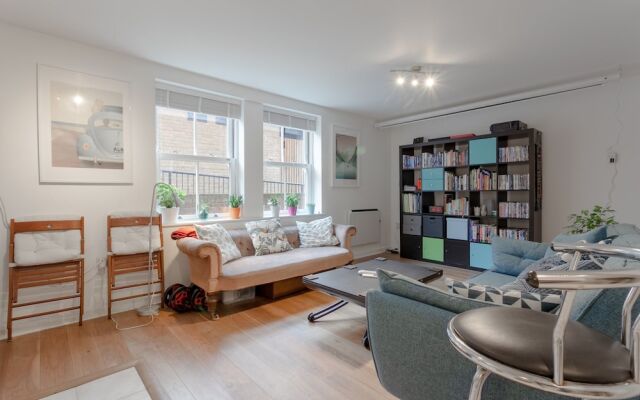 Modern 1 Bedroom Flat in Battersea