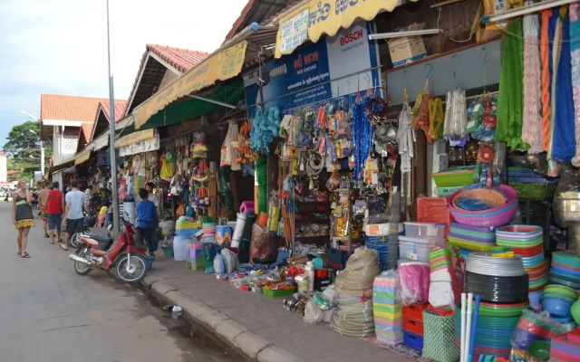 Sam Moon's Hotel Angkor Wooden House