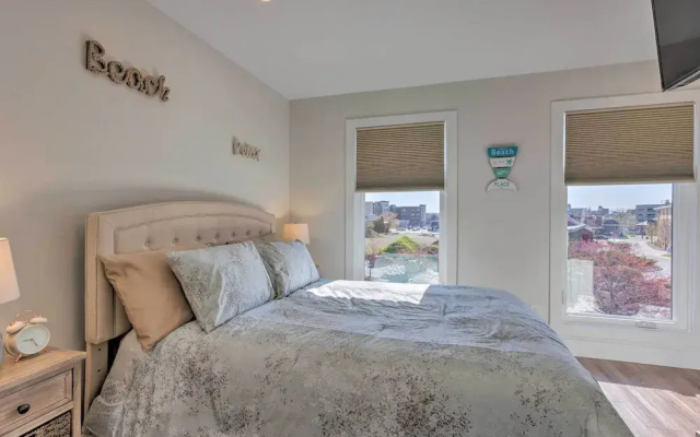Traverse City Townhome: Walk to Beach!