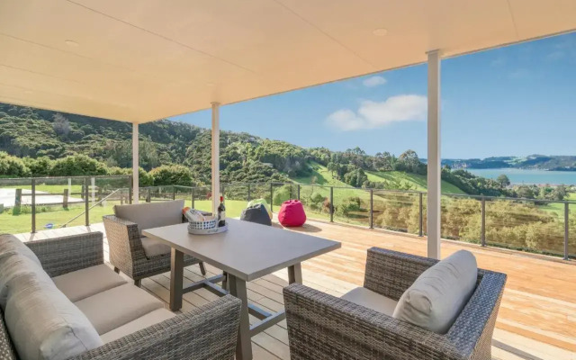 Peace and Paradise - Whitianga Holiday Home