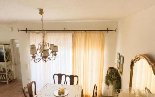 Cosy 2-Floor House with Garden
