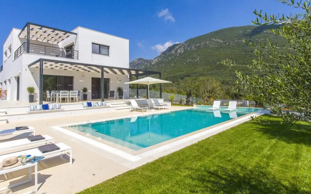 Villa Acaste