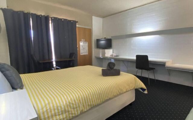Capri Motel