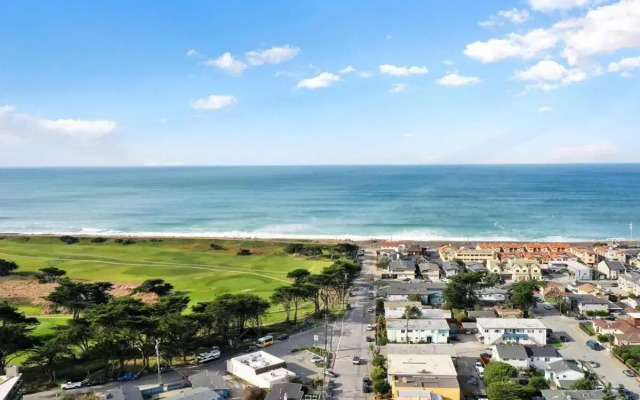 Spacious 5BR Coastal Retreat - 8 Beds Beach & Golf