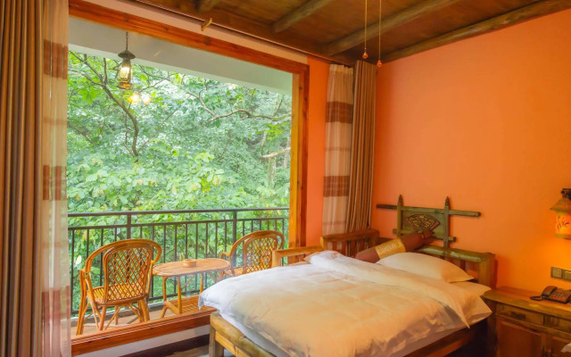 Yangshuo Scenic Mountain Retreat