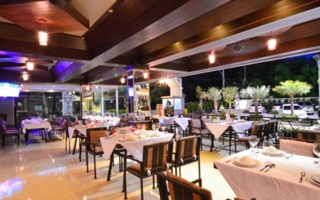The Nice Condotel Bangtao Beach