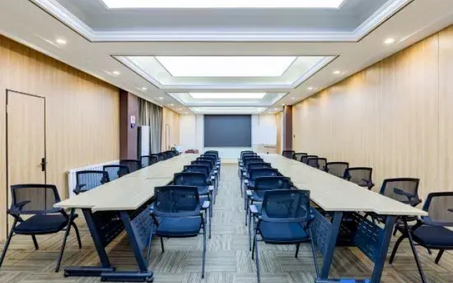 Mengzhilv Collection Hotel (Hohhot Railway Station Subway Station Xinhua Plaza)