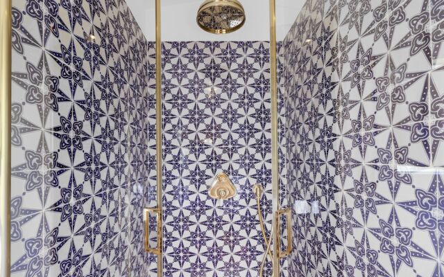 Deluxe Home in Sorrento Old Town with Balconies